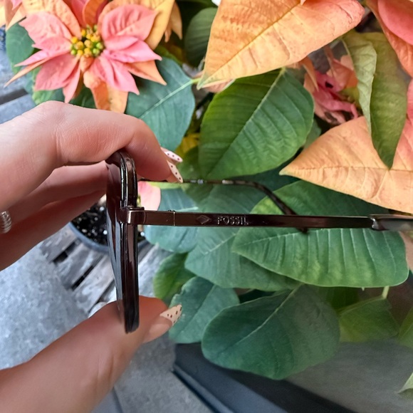 Tortoiseshell Fossil Sunglasses - Picture 3 of 6